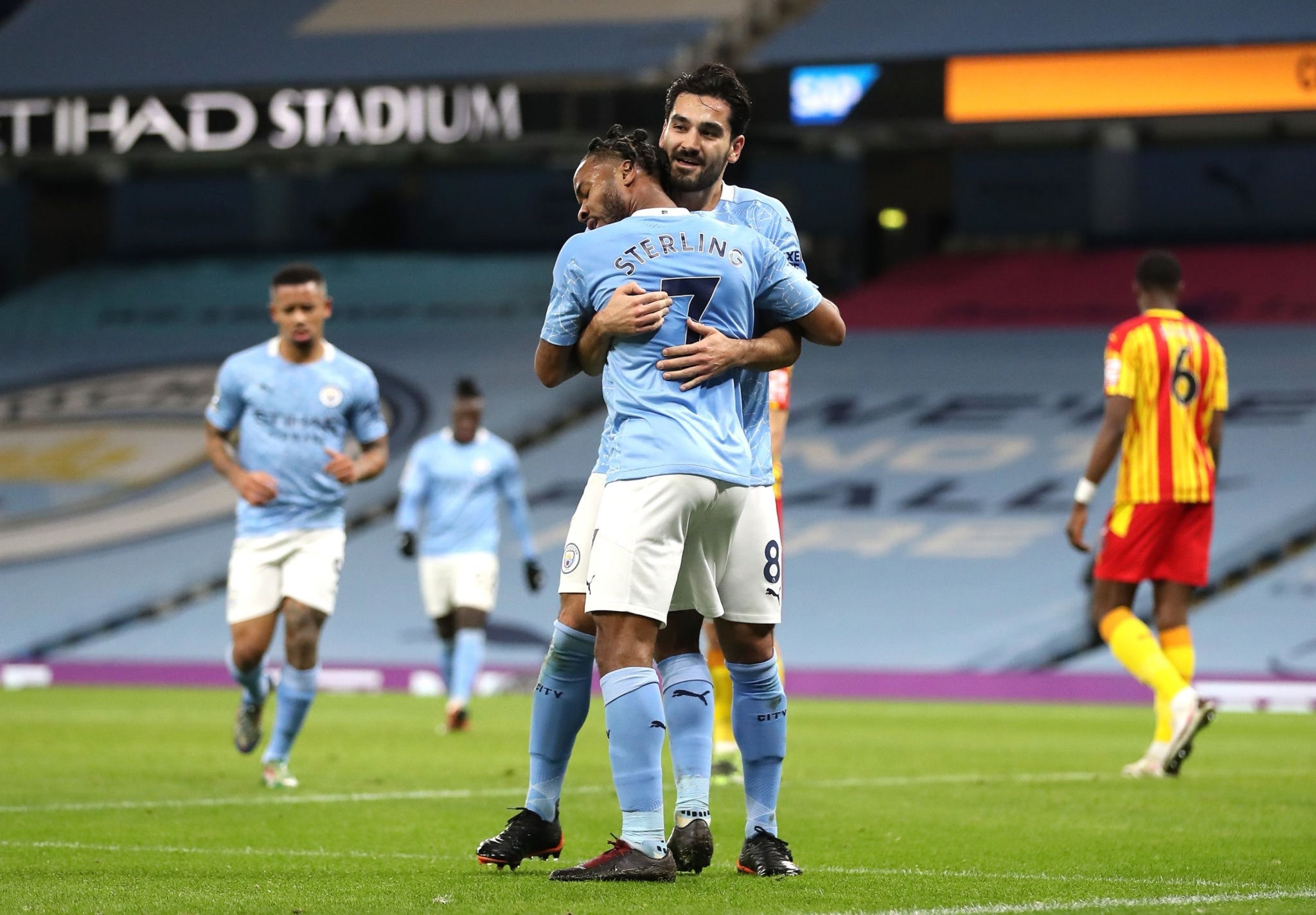 尤其是在U 尤其是在U